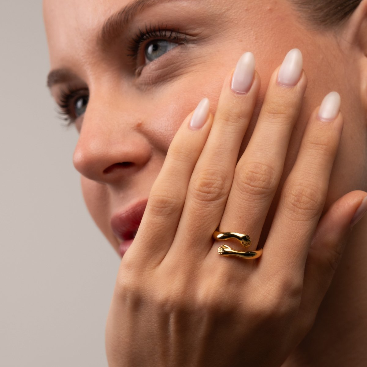 Ring Hug 18K Gold Plated in 18K gold-plated – Meiva ring view 8