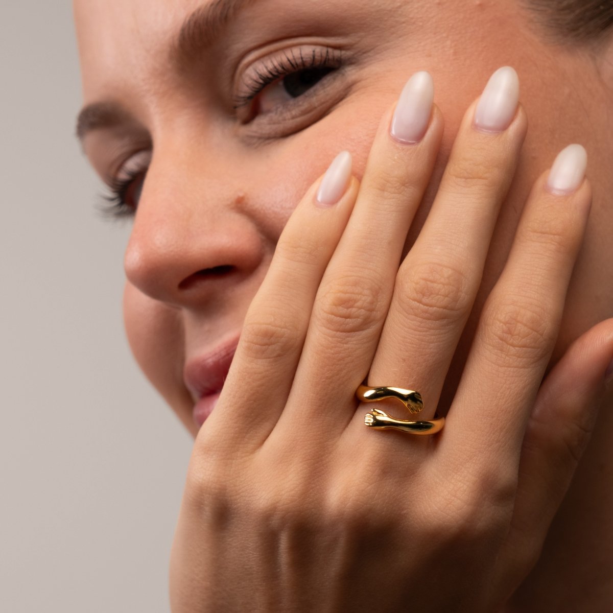 Ring Hug 18K Gold Plated in 18K gold-plated – Meiva ring view 9