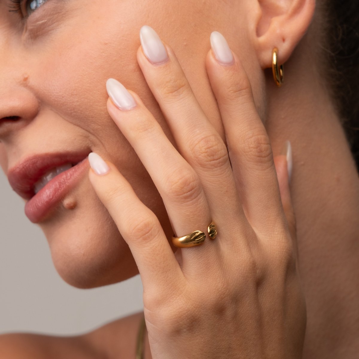 Ring Embrace Adjustable 18K Gold Plated in 18K gold-plated – Meiva ring view 3