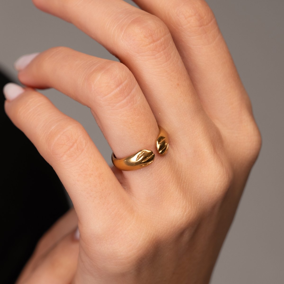 Ring Embrace Adjustable 18K Gold Plated in 18K gold-plated – Meiva ring view 4