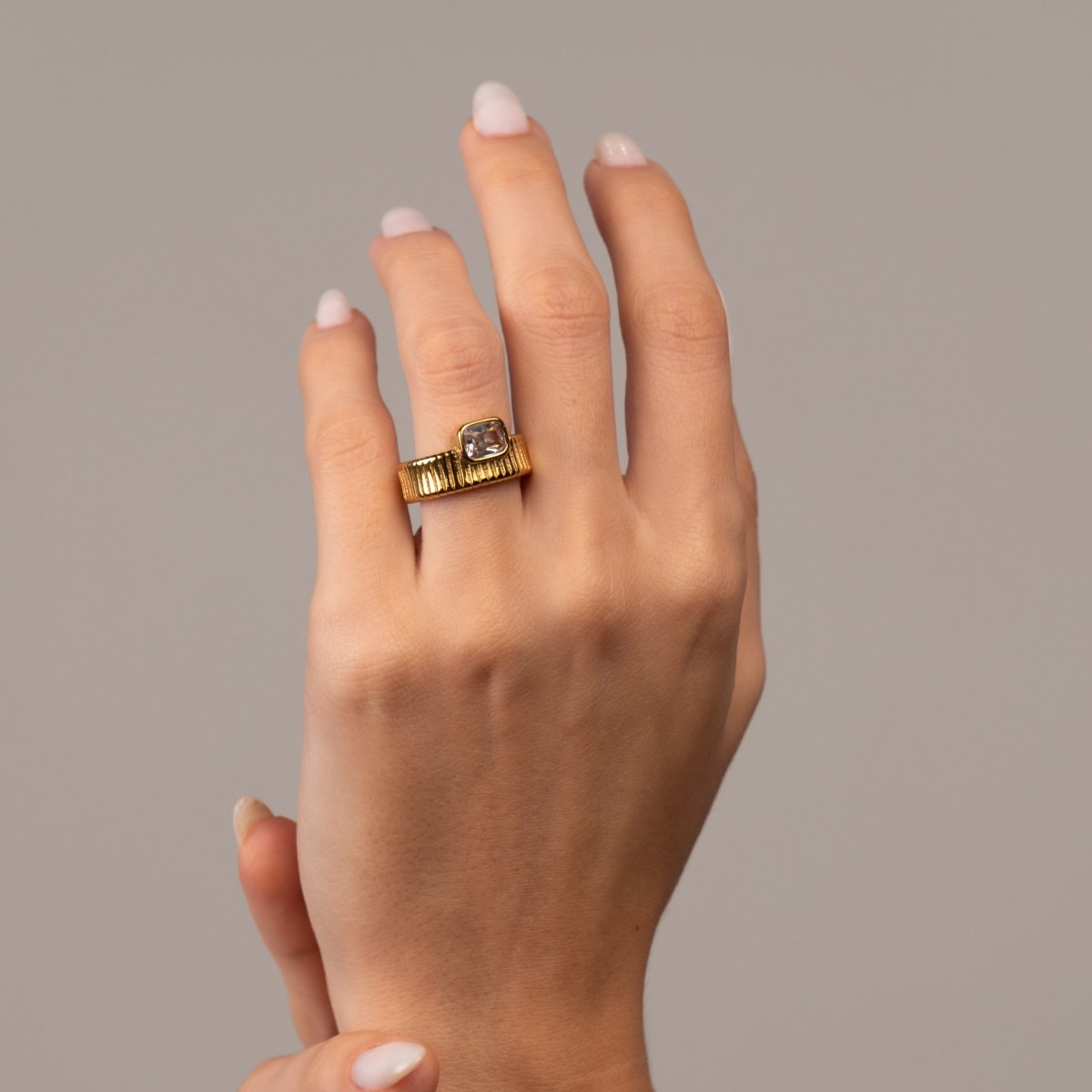Ring Capri Crystal 18K Gold-Plated in 18K gold-plated, crystal – Meiva ring view 3