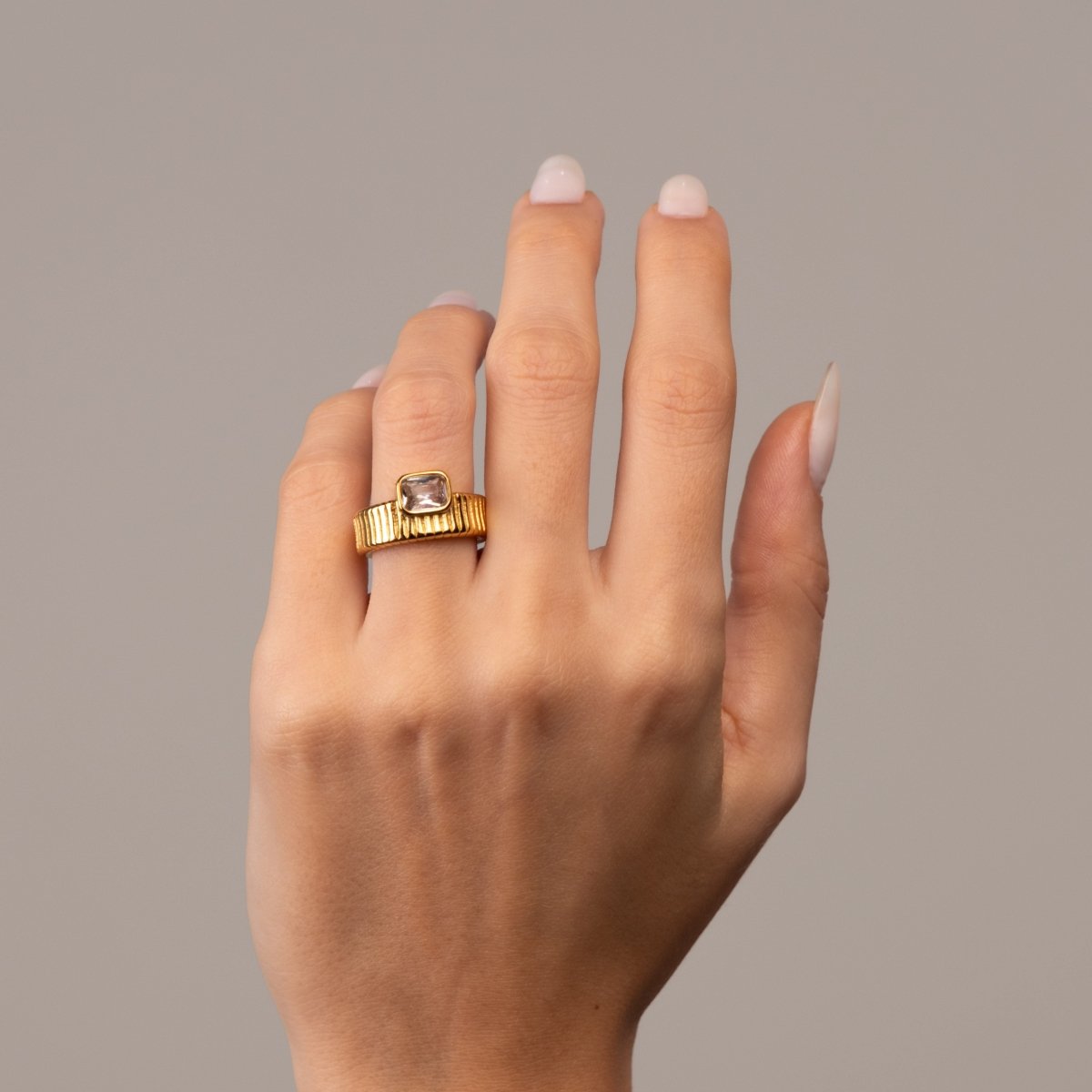 Ring Capri Crystal 18K Gold-Plated in 18K gold-plated, crystal – Meiva ring view 4