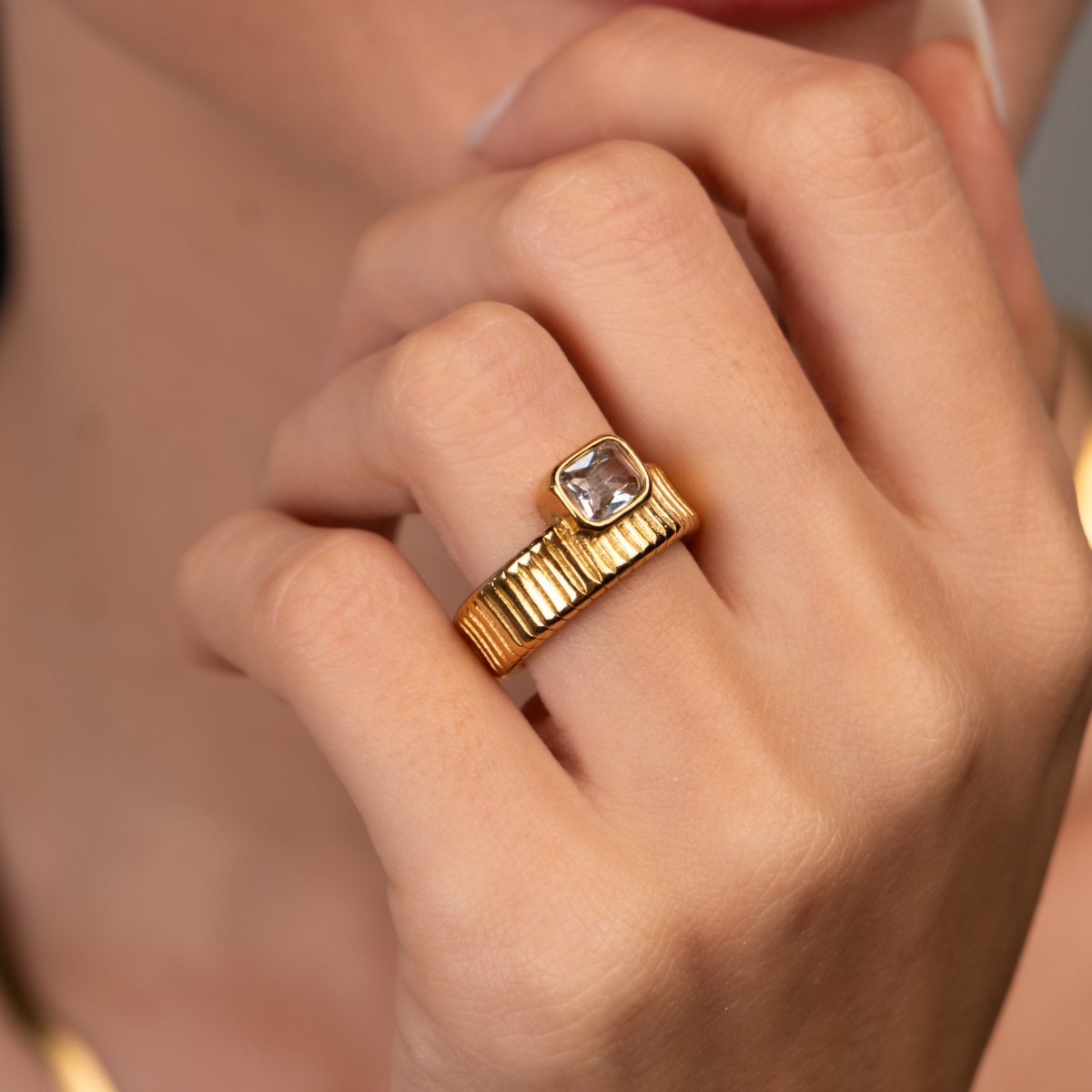 Ring Capri Crystal 18K Gold-Plated in 18K gold-plated, crystal – Meiva ring view 5