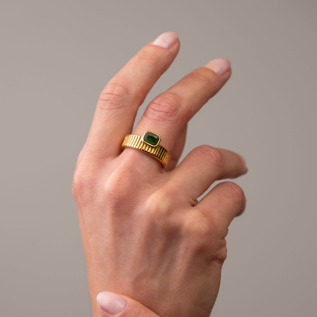 Ring Capri Emerald 18K Gold-Plated in 18K gold-plated – Meiva ring view 3