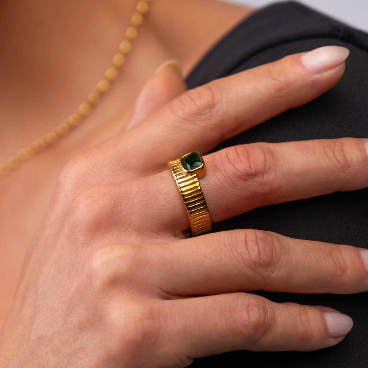 Ring Capri Emerald 18K Gold-Plated in 18K gold-plated – Meiva ring view 6