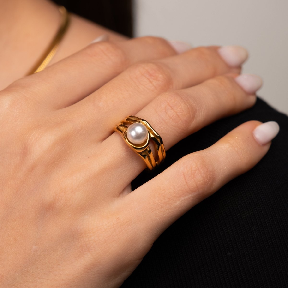 Ring Catalina Pearl Solitaire Gold Plated 18K in 18K gold-plated, pearl – Meiva ring view 4