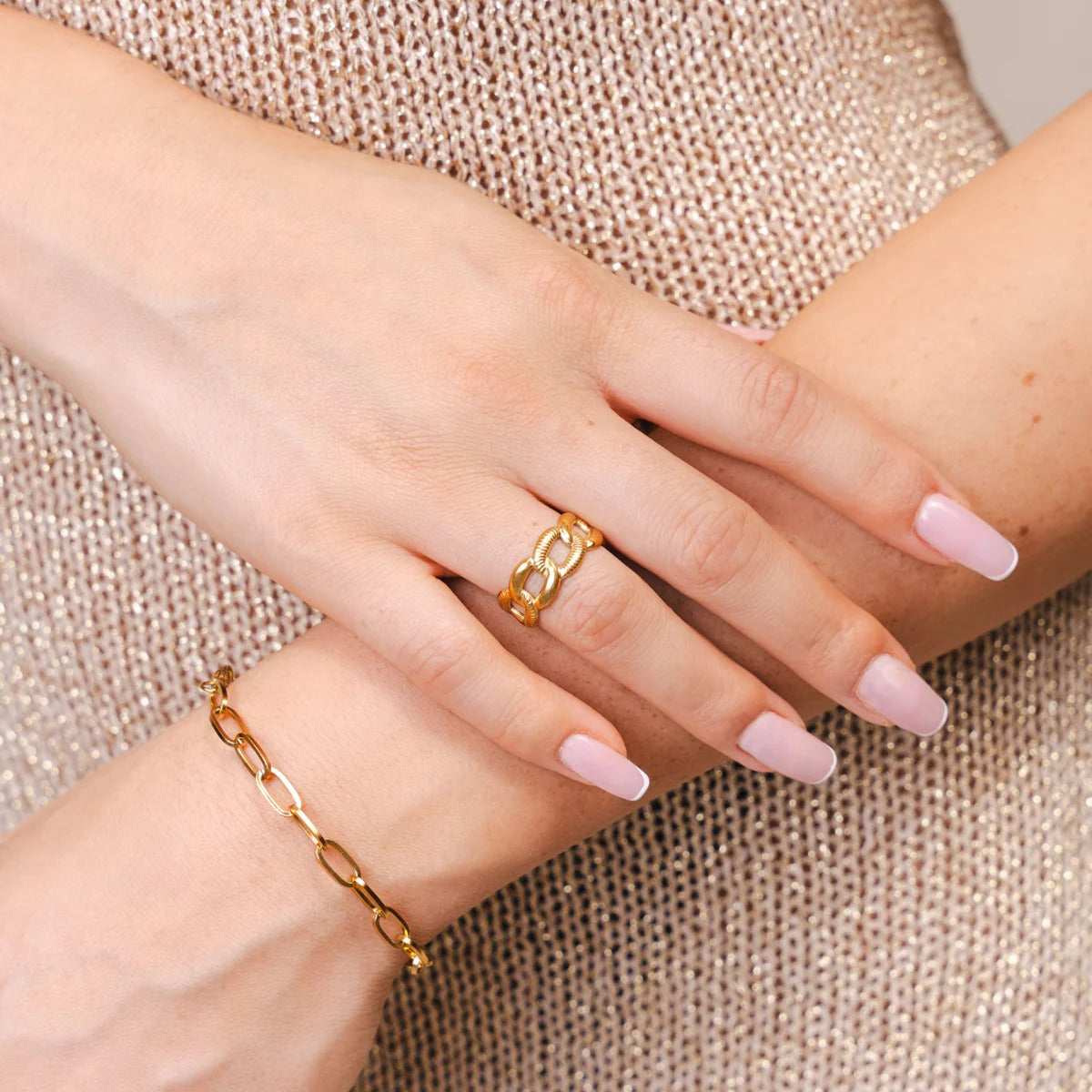 Ring Bold Chain Adjustable 18K Gold Plated in 18K gold-plated – Meiva ring view 4