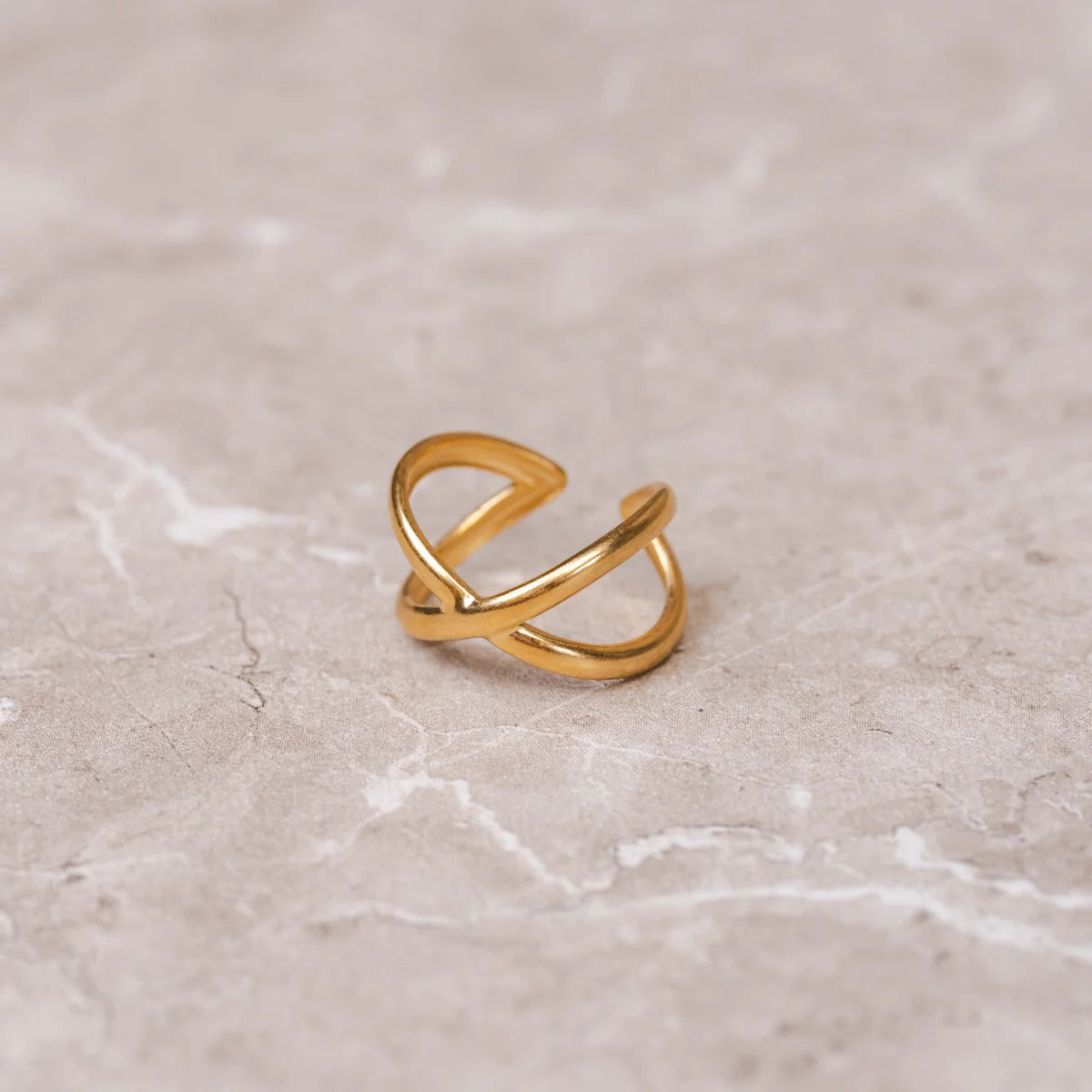 Ring Minimal Crossed Adjustable 18K Gold Plated in 18K gold-plated – Meiva ring view 2