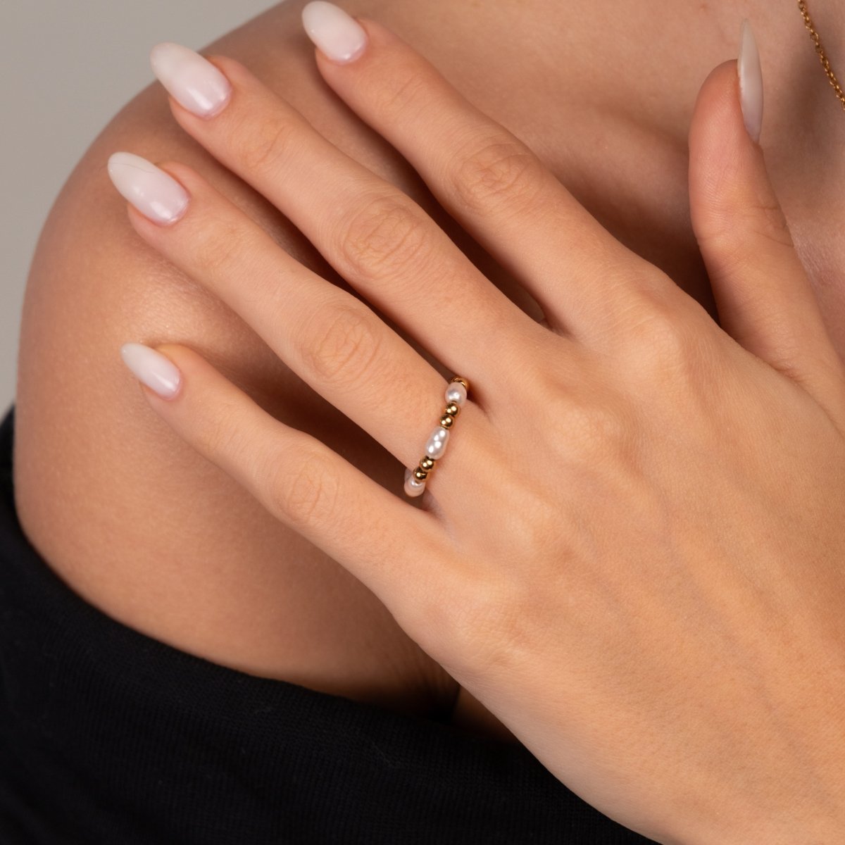 Ring Dress Pearl 18K Gold-Plated in 18K gold-plated, pearl – Meiva ring view 3