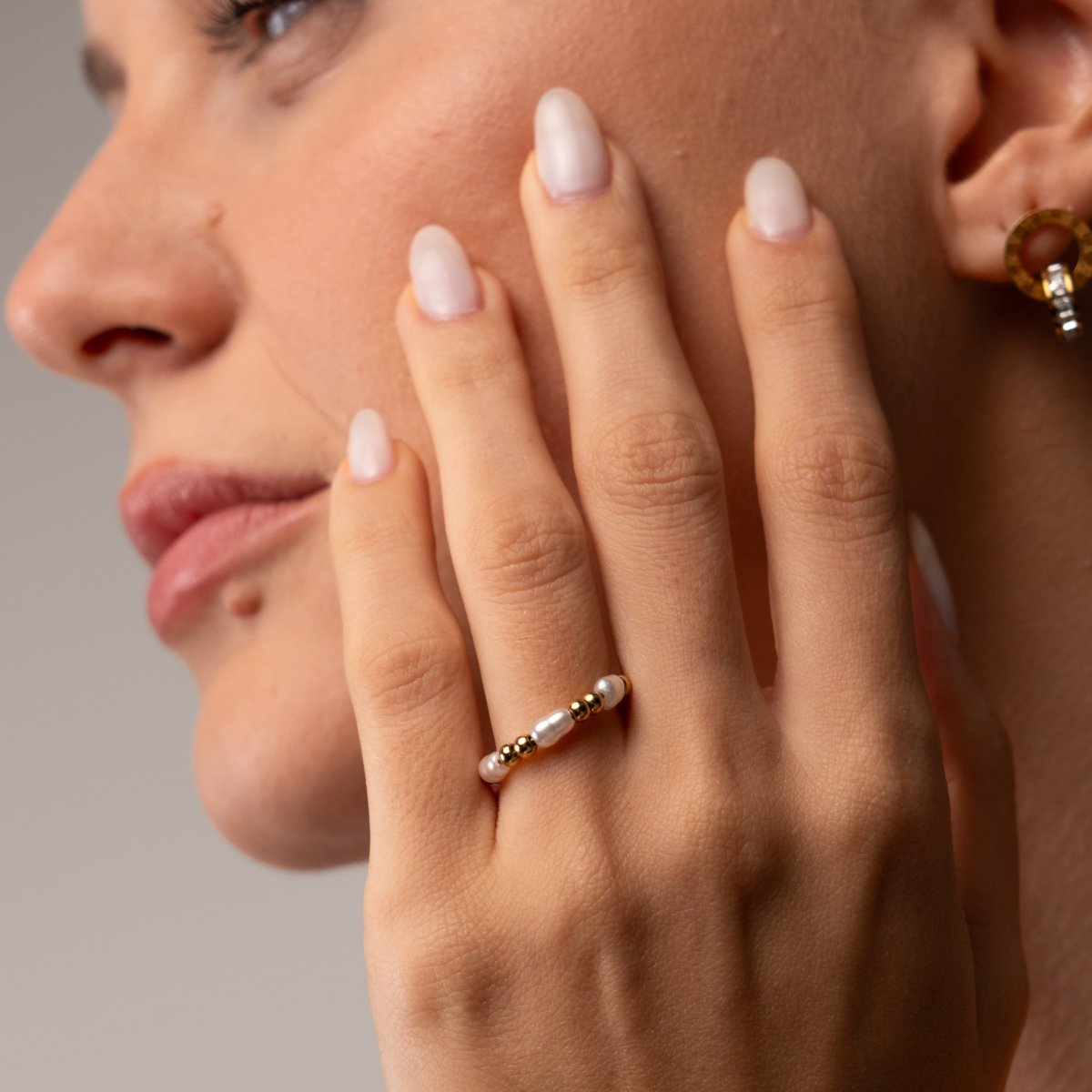 Ring Dress Pearl 18K Gold-Plated in 18K gold-plated, pearl – Meiva ring view 5
