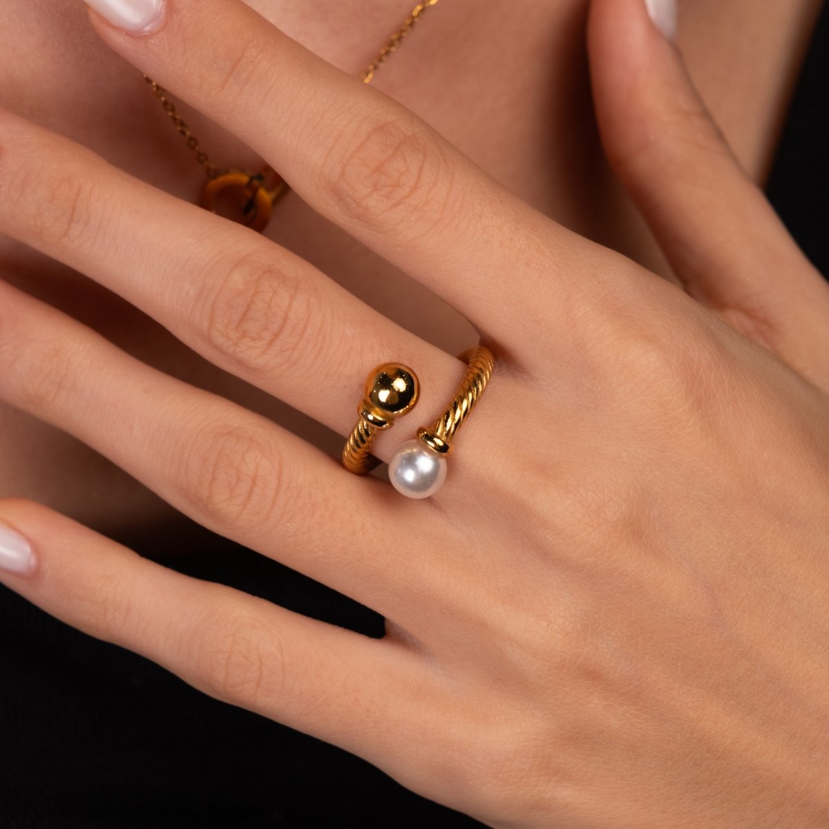 Ring Elegance Pearl 18K Gold-Plated in 18K gold-plated, pearl – Meiva ring view 4