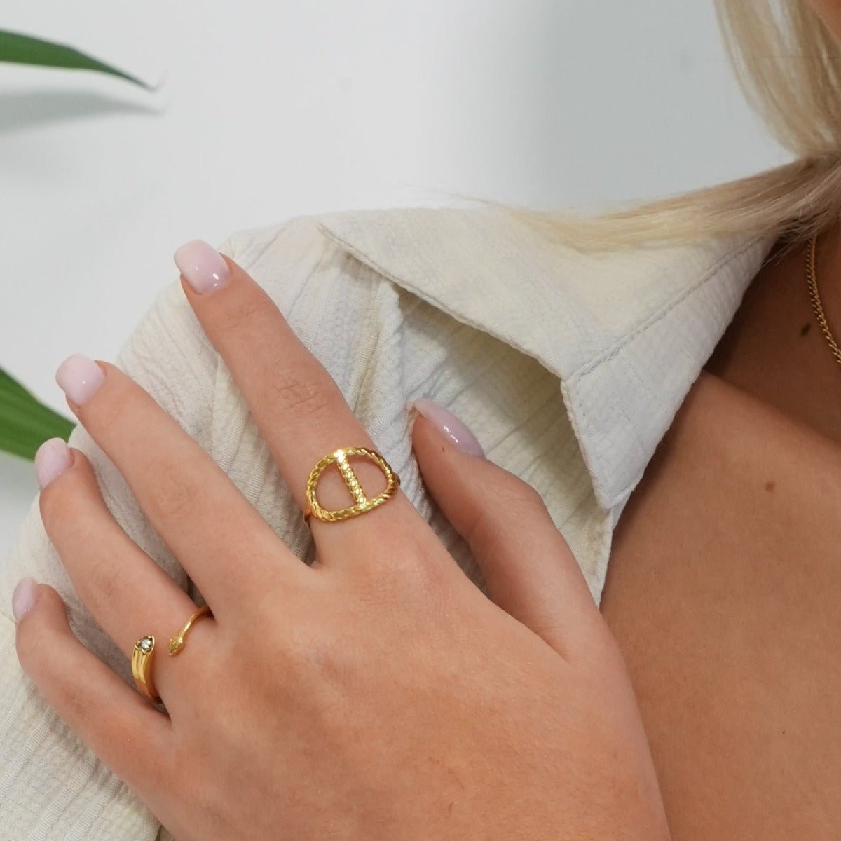 Ring Arrow 18K Gold-Plated in 18K gold-plated – Meiva ring view 4
