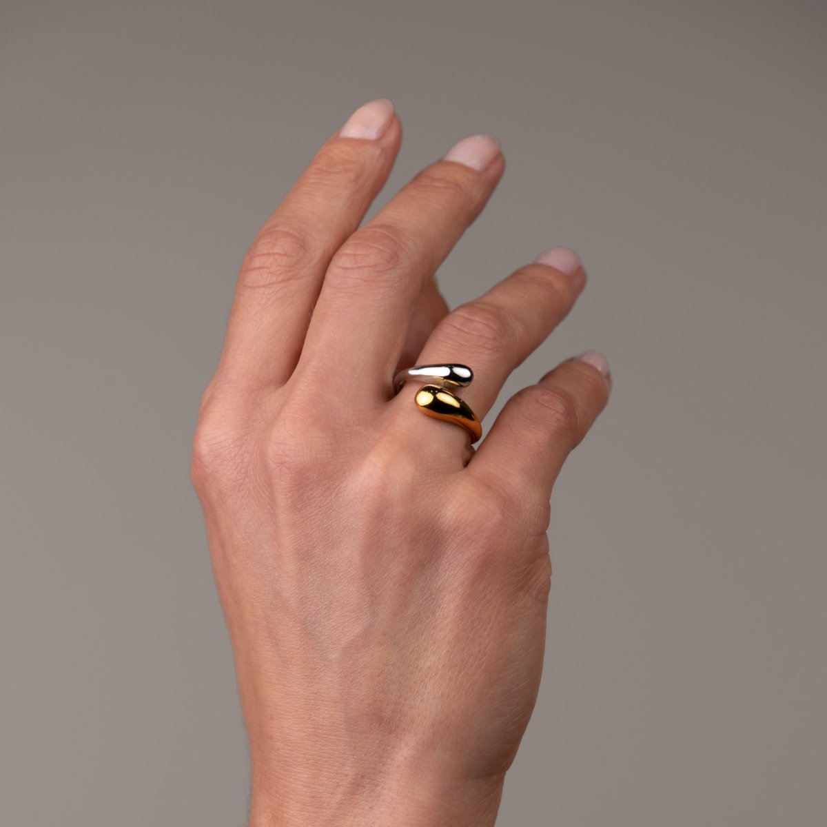 Ring Drop Adjustable Two-Tone Gold and Silver – Meiva ring view 2