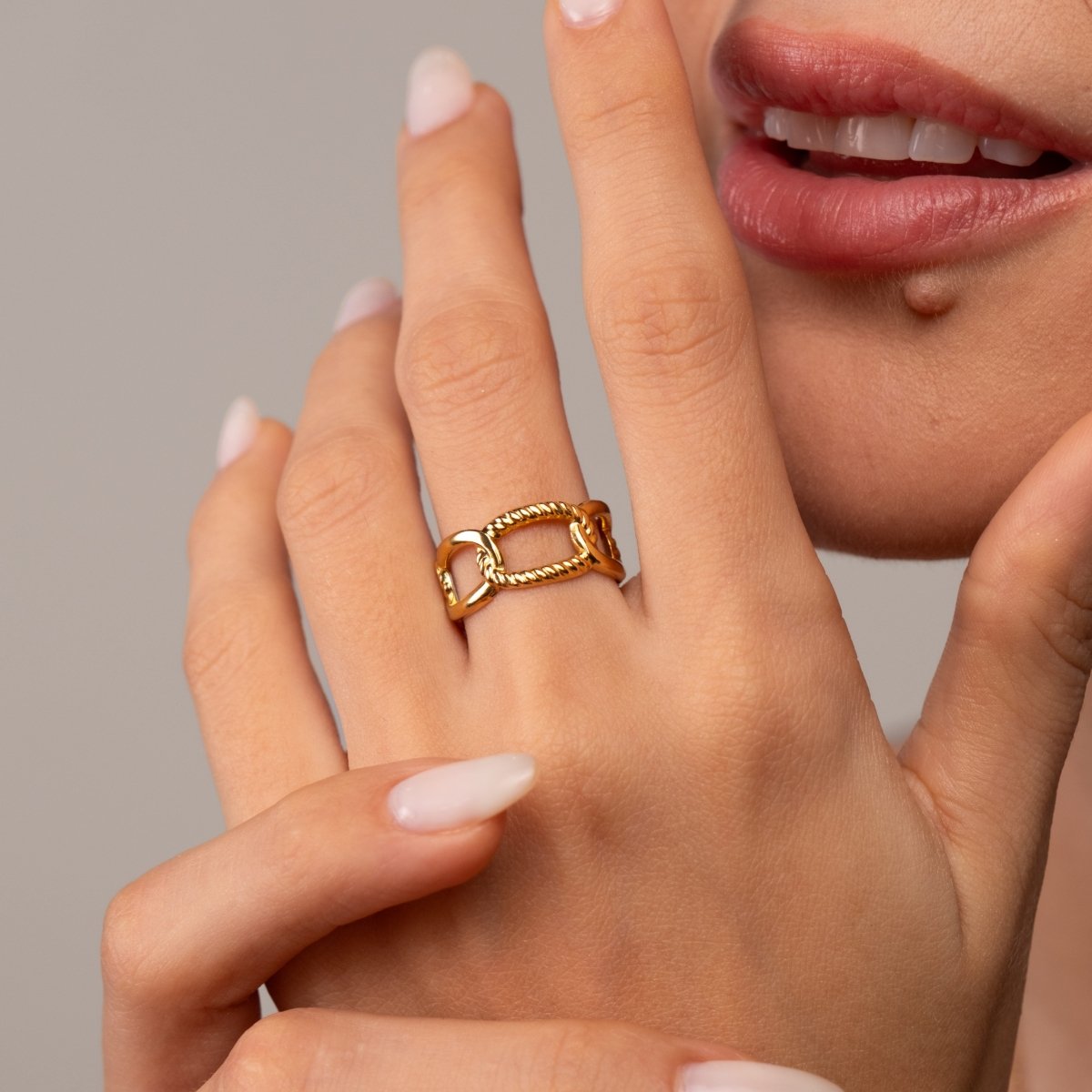Ring Link Adjustable 18K Gold-Plated in 18K gold-plated – Meiva ring view 3