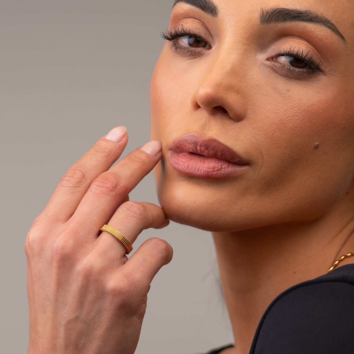 Ring Motion Mesh 18K Gold Plated in 18K gold-plated – Meiva ring view 3
