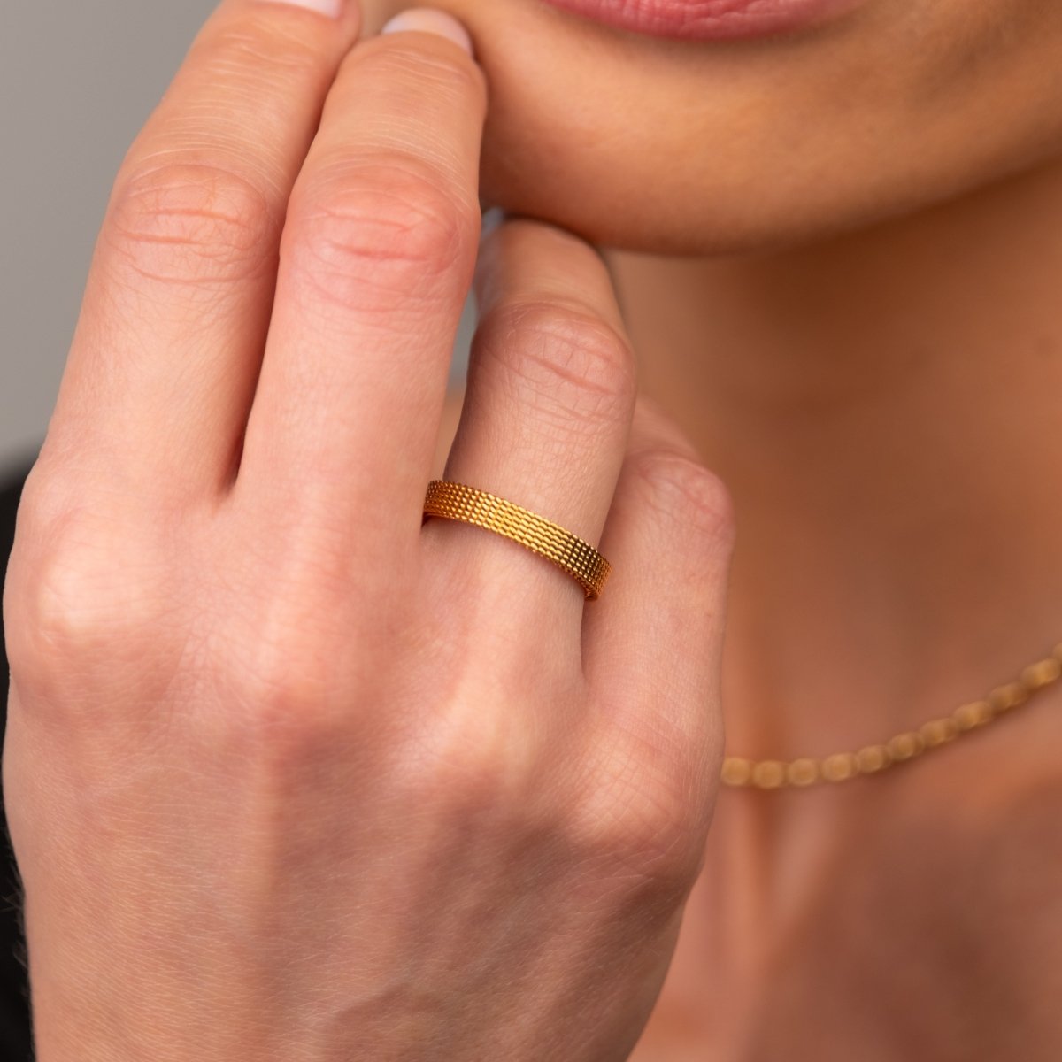 Ring Motion Mesh 18K Gold Plated in 18K gold-plated – Meiva ring view 4