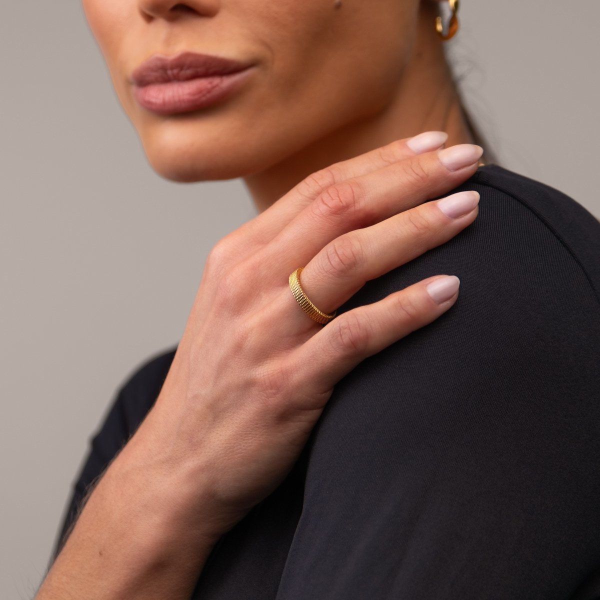 Ring Motion Mesh 18K Gold Plated in 18K gold-plated – Meiva ring view 5