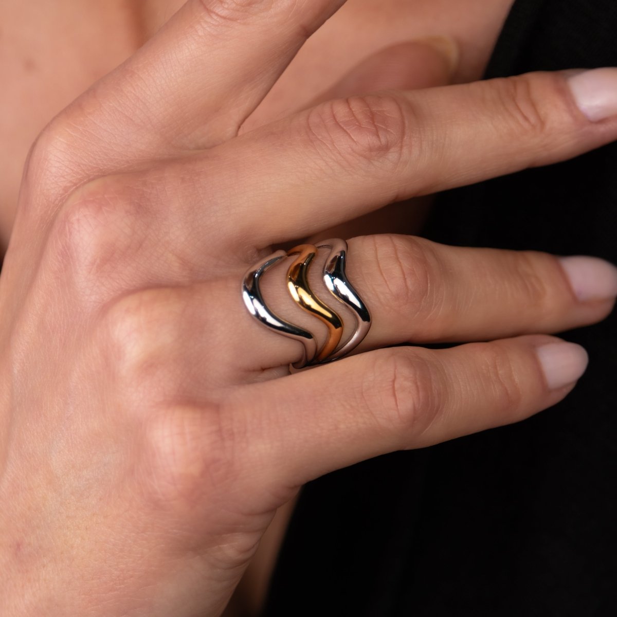 Ring Waves Adjustable Two-Tone Gold and Silver – Meiva ring view 3