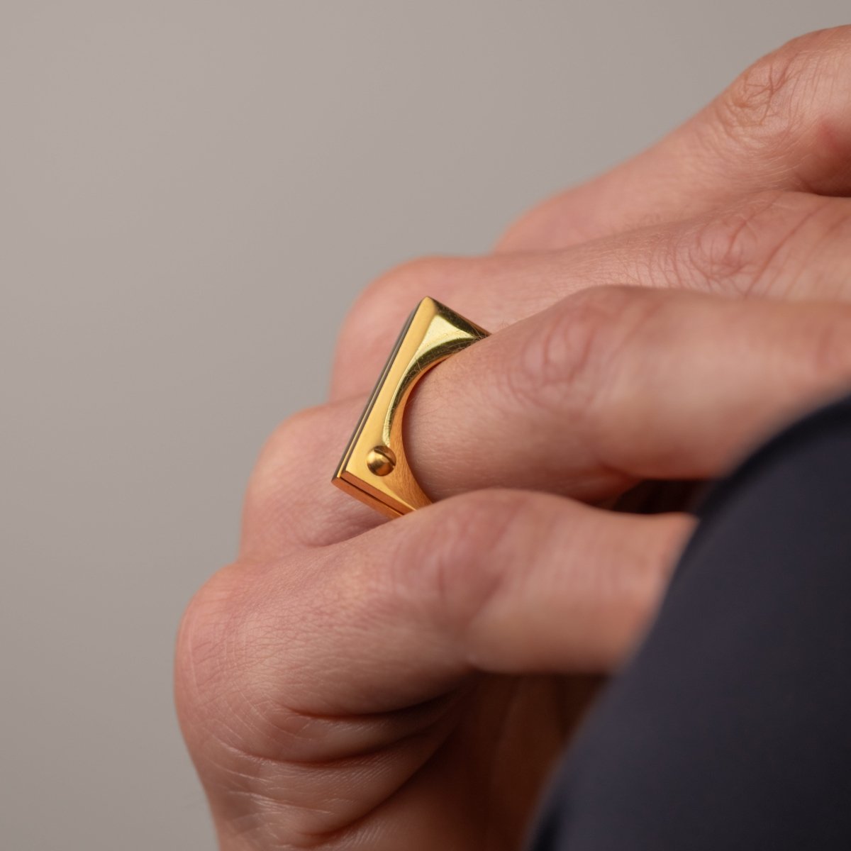 Ring Flat Screw 18K Gold-Plated in 18K gold-plated – Meiva ring view 3