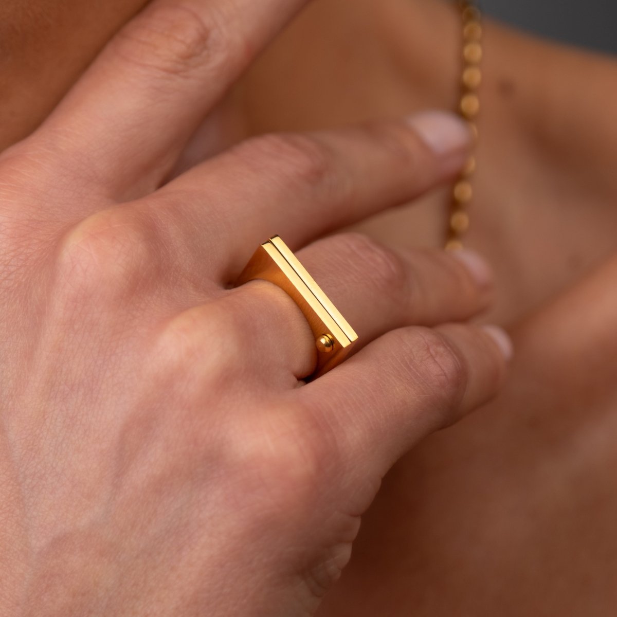 Ring Flat Screw 18K Gold-Plated in 18K gold-plated – Meiva ring view 6