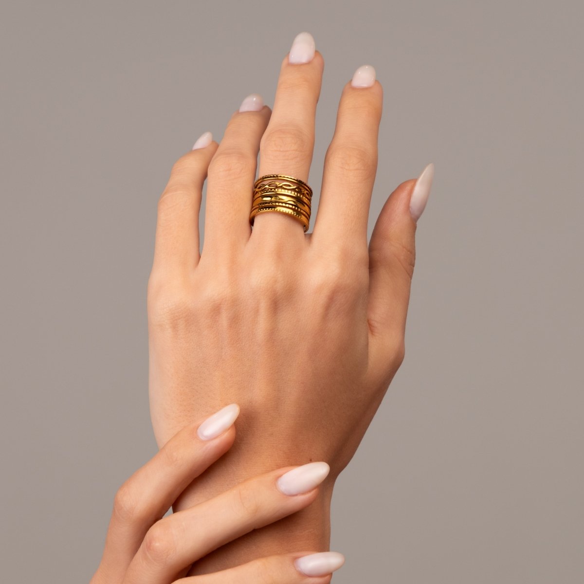 Ring Adjustable Royale 18K Gold-Plated in 18K gold-plated – Meiva ring view 2