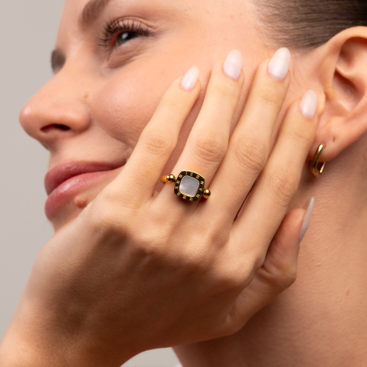 Ring Rotating Square Charm 18K Gold-Plated in 18K gold-plated – Meiva ring view 11