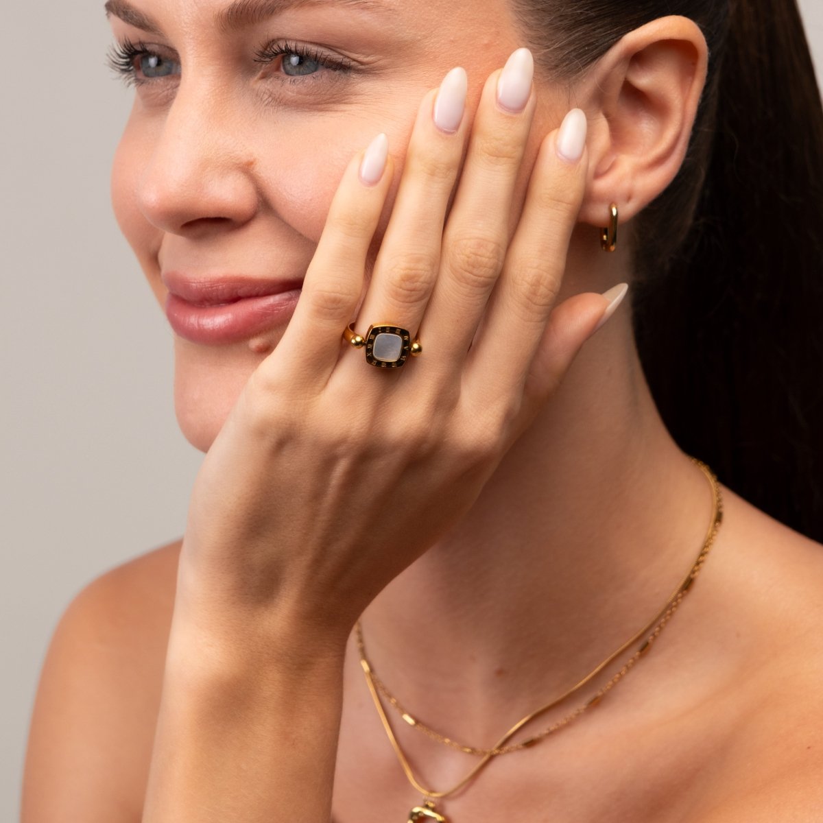 Ring Rotating Square Charm 18K Gold-Plated in 18K gold-plated – Meiva ring view 12
