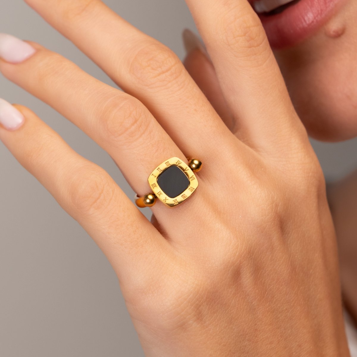 Ring Rotating Square Charm 18K Gold-Plated in 18K gold-plated – Meiva ring view 4
