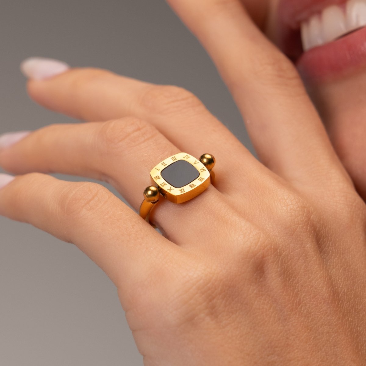 Ring Rotating Square Charm 18K Gold-Plated in 18K gold-plated – Meiva ring view 5