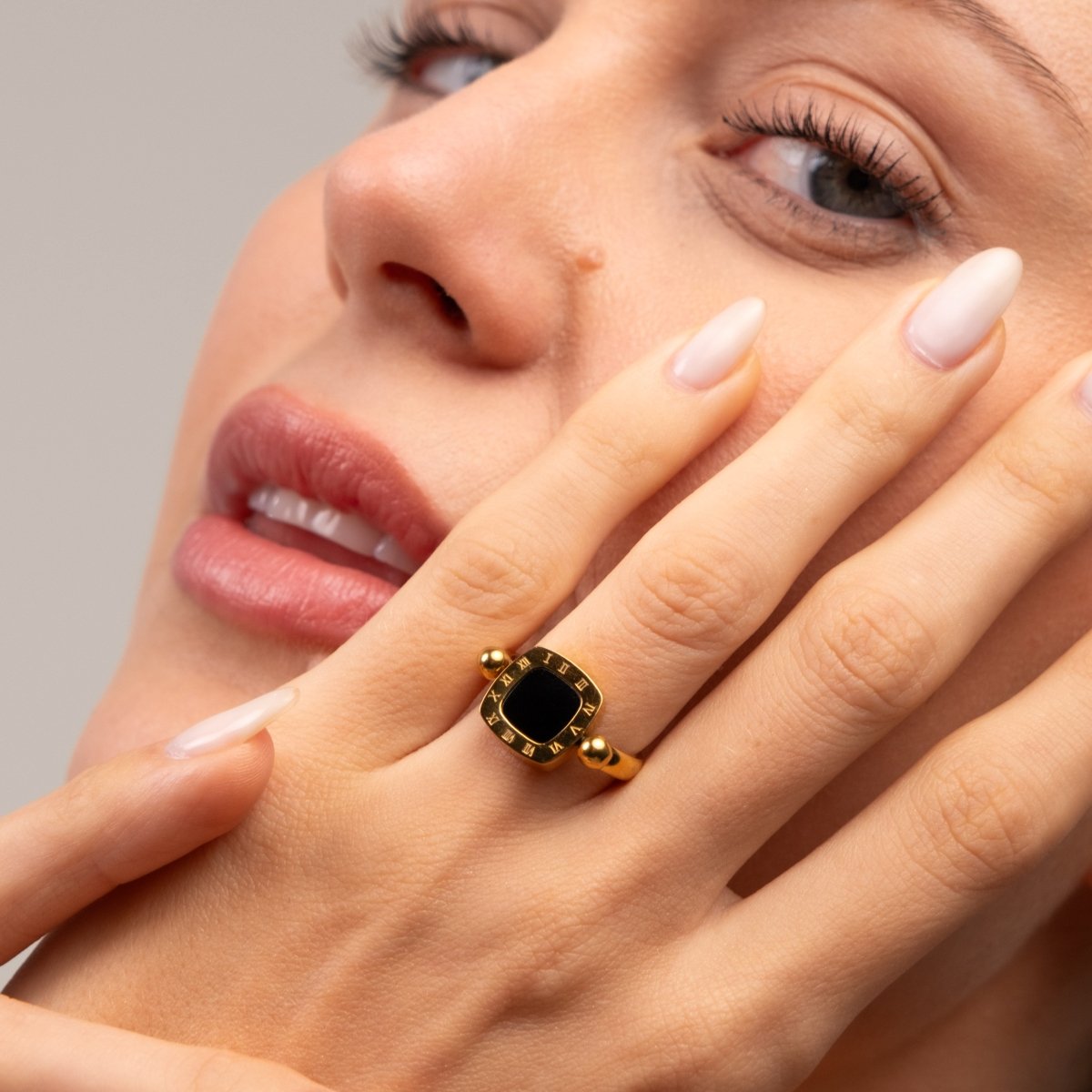 Ring Rotating Square Charm 18K Gold-Plated in 18K gold-plated – Meiva ring view 6