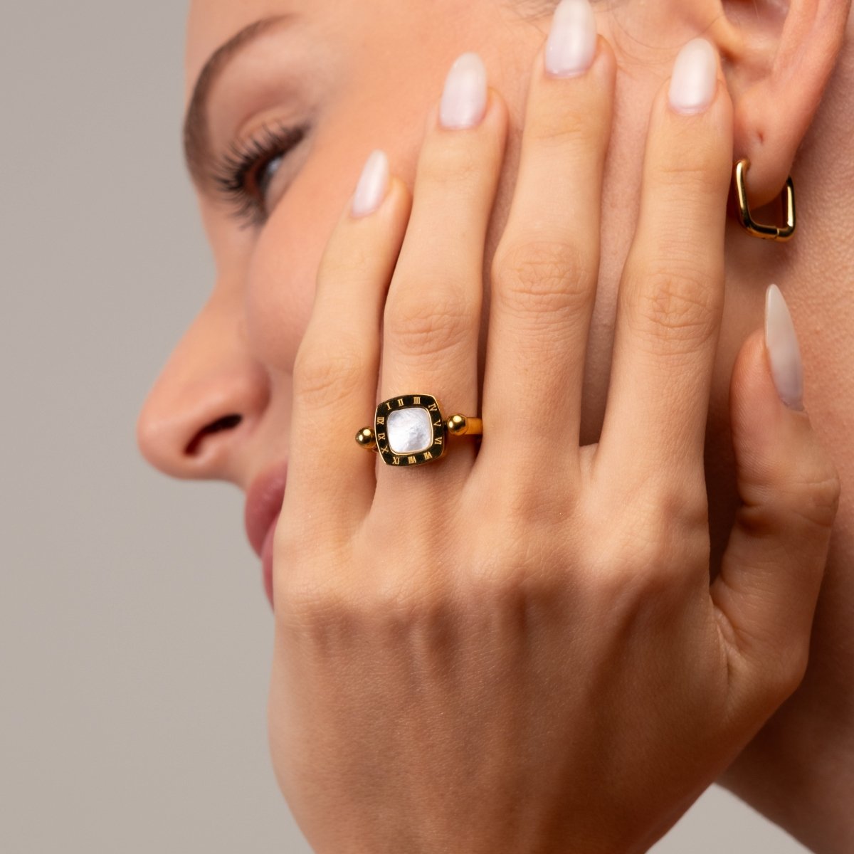 Ring Rotating Square Charm 18K Gold-Plated in 18K gold-plated – Meiva ring view 9