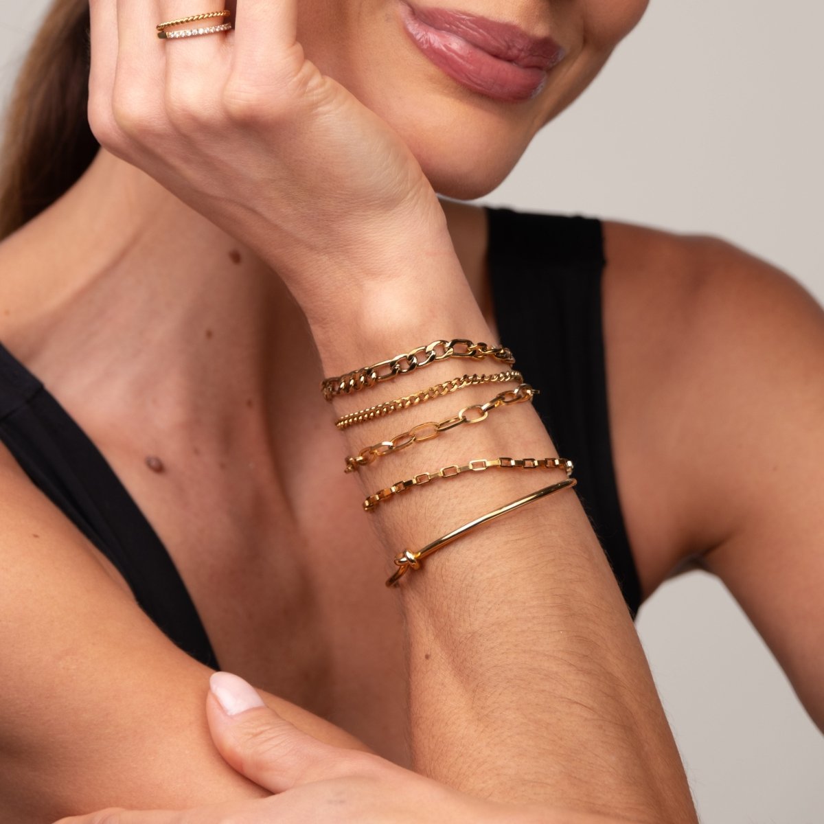 Set Elegance Bracelets and Knot Bangle 18K Gold Plated in 18K gold-plated – Meiva bracelet view 3