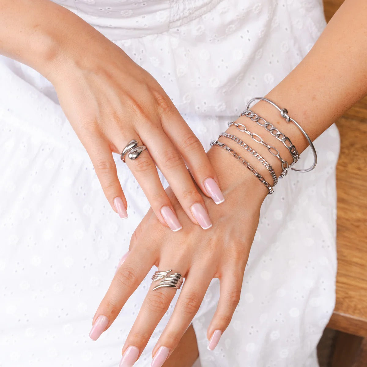 Set Elegance Bracelets and Knot Bangle in Silver – Meiva bracelet view 3